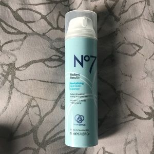 New No 7 Radiant Results Hot Cloth Cleanser